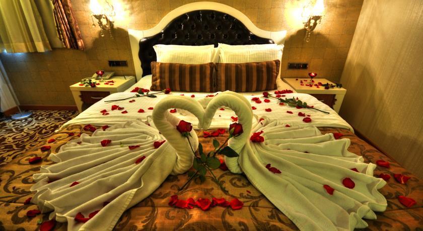 Golden Deluxe Hotel Adana Bagian luar foto