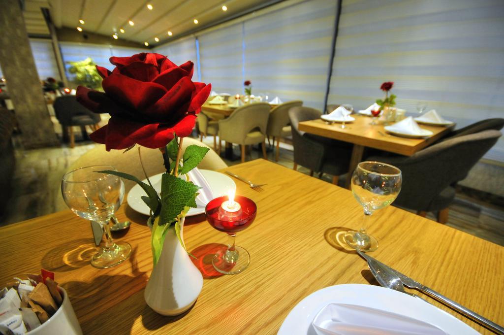 Golden Deluxe Hotel Adana Bagian luar foto