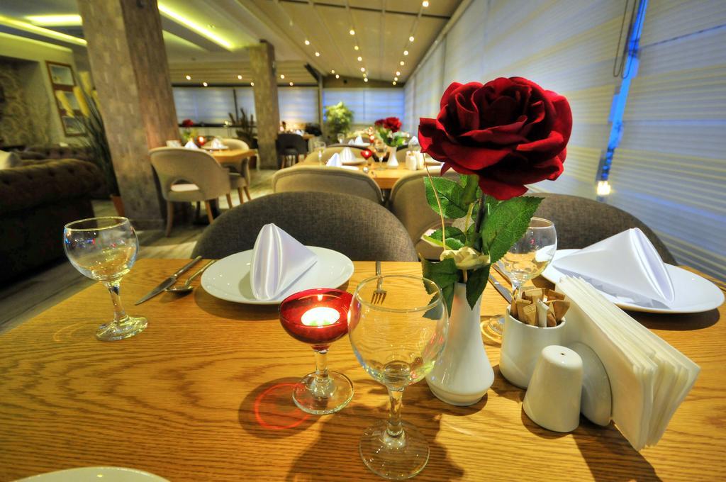 Golden Deluxe Hotel Adana Bagian luar foto