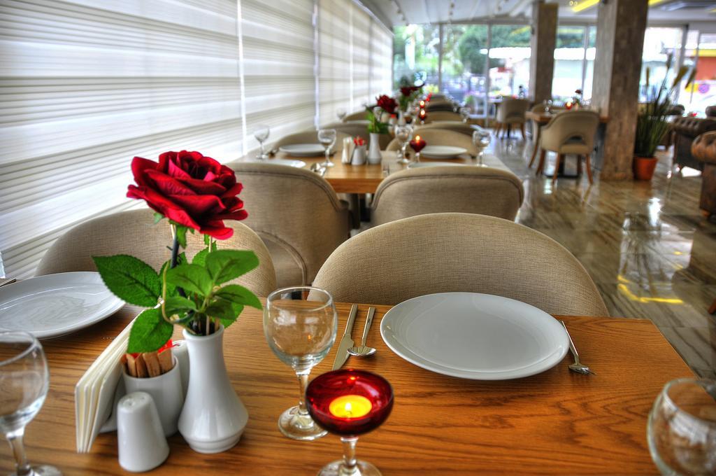 Golden Deluxe Hotel Adana Bagian luar foto