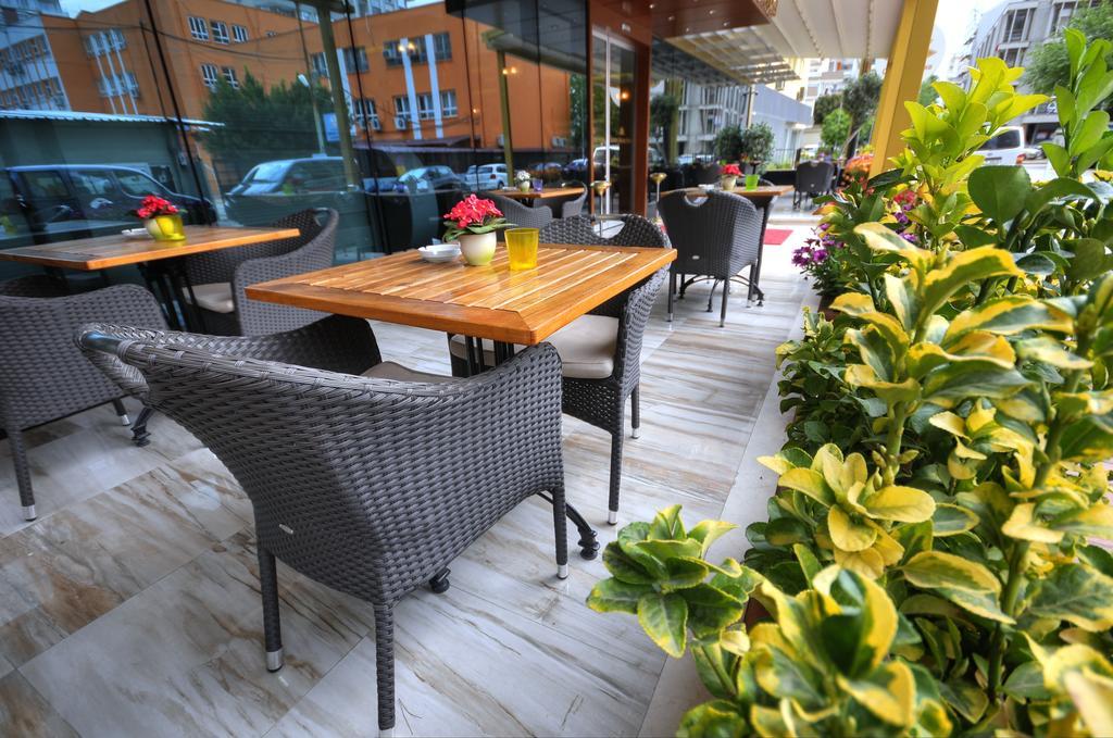 Golden Deluxe Hotel Adana Bagian luar foto