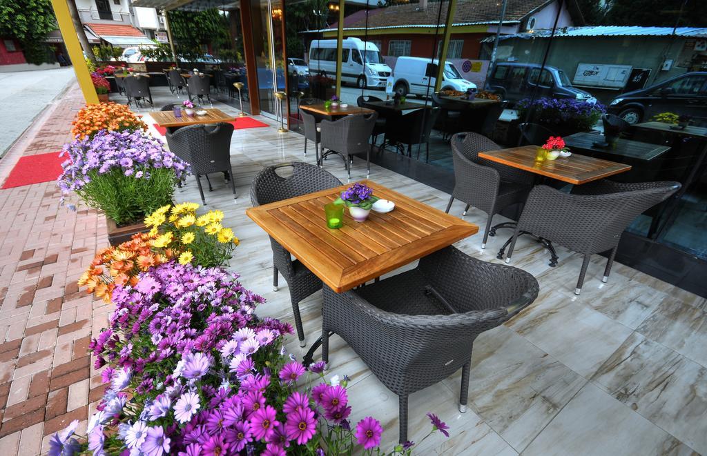 Golden Deluxe Hotel Adana Bagian luar foto