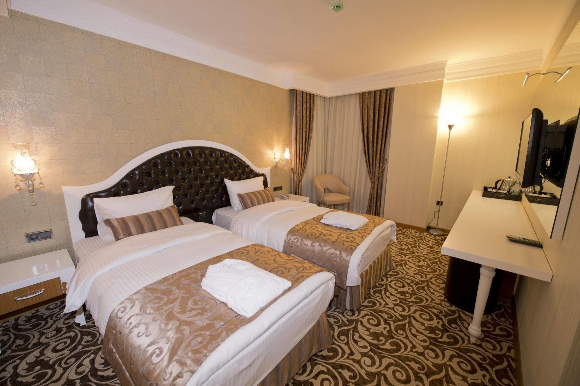 Golden Deluxe Hotel Adana Bagian luar foto