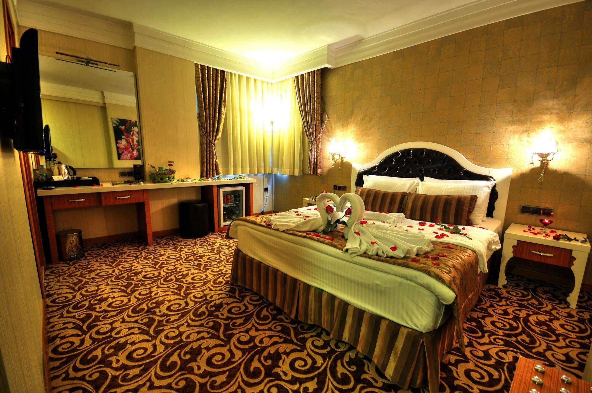 Golden Deluxe Hotel Adana Bagian luar foto
